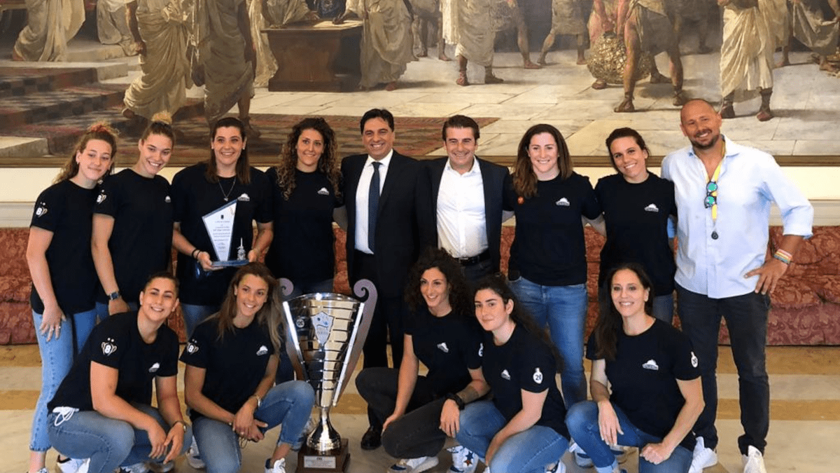 21° scudetto per l’Ekipe Orizzonte, confermandosi Campionesse d’Italia 2021. Celebrazioni anche al Palazzo degli Elefanti