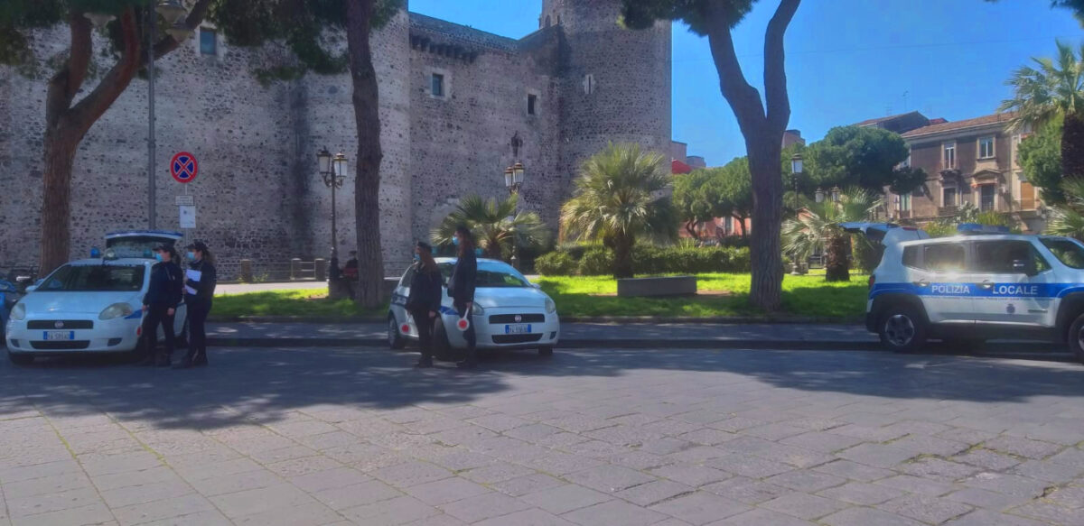 43 verbali e sequestri di scooter nei pressi di Castello Ursino