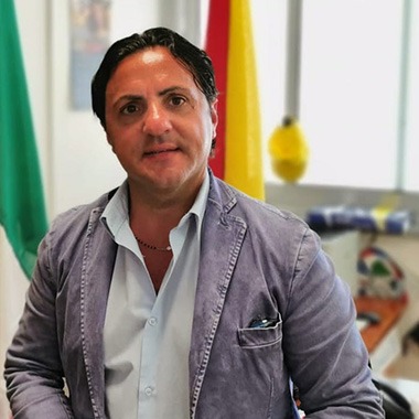 Appello al sindaco Lagalla: diserbo nelle scuole di Palermo, intervento urgente richiesto entro il 13 settembre