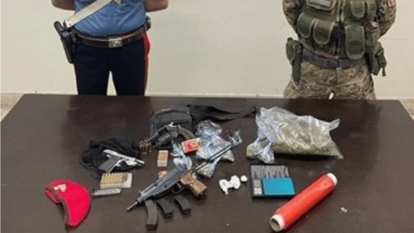 Arrestato incensurato nel Catanese con arsenale di armi (clandestine), munizioni e droga