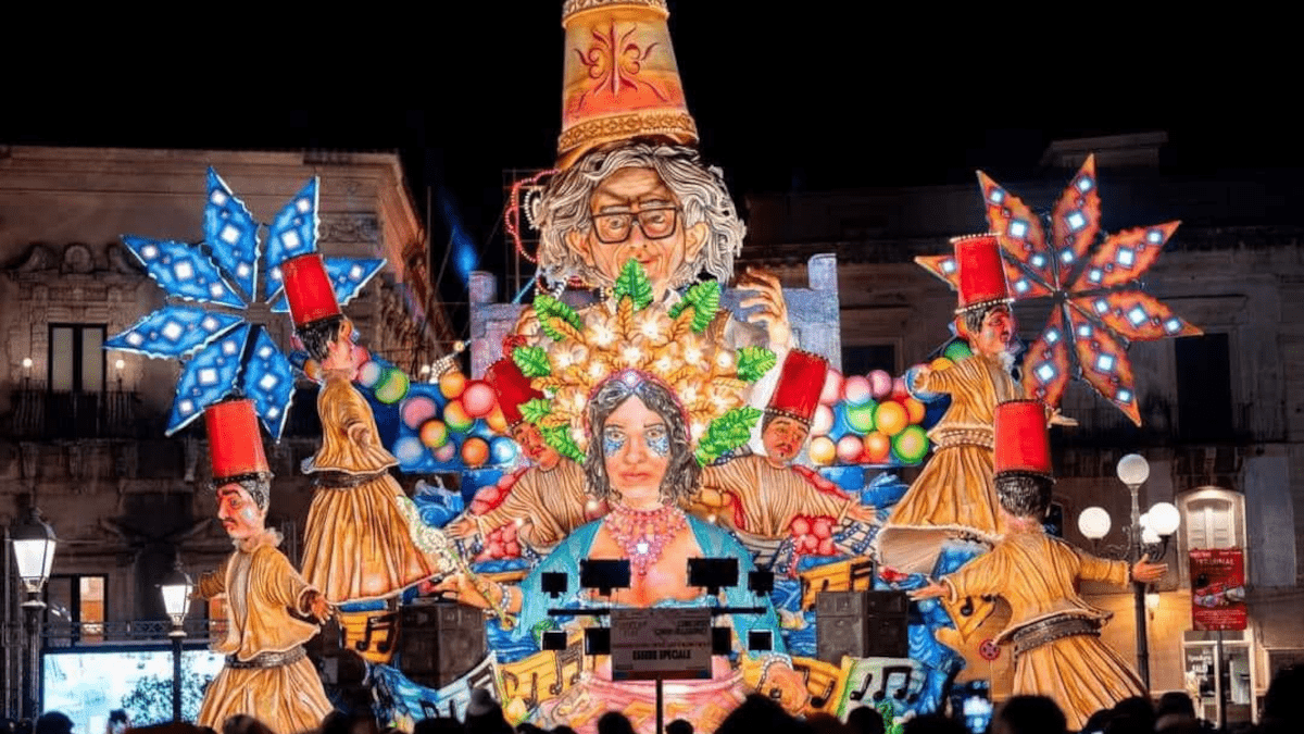 Tutti i magnifici carri allegorici in concorso al Carnevale di Acireale 2023