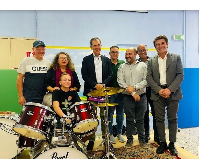 Catania: Il sindaco Trantino visita le scuole e promuove il talento musicale dei ragazzi
