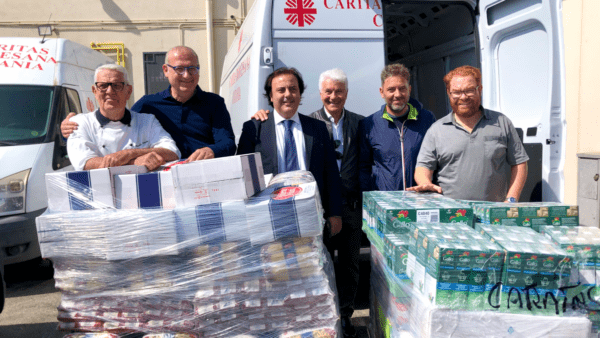 Fipe Confcommercio Catania dona 1.500 euro di generi alimentari all'Help Center della Caritas