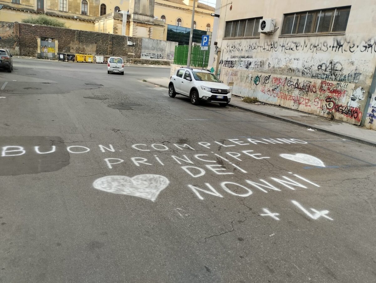 "Solo a Catania succedono queste cose?", il fenomeno virale che lascia i turisti a bocca aperta [VIDEO]