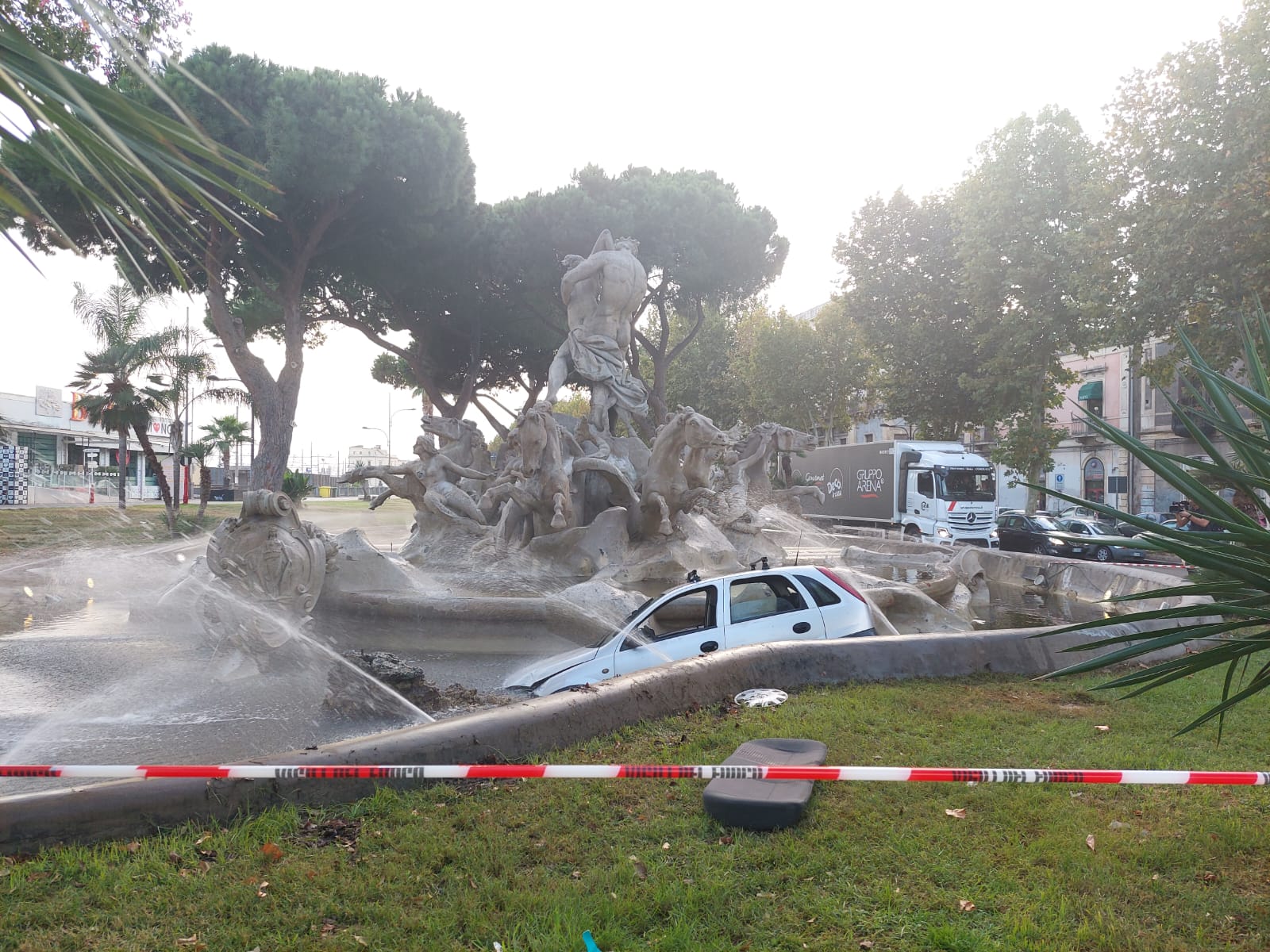 Incidente Stradale Autonomo Stazione Centrale Catania Foto Video Fontana Proserpina (4)