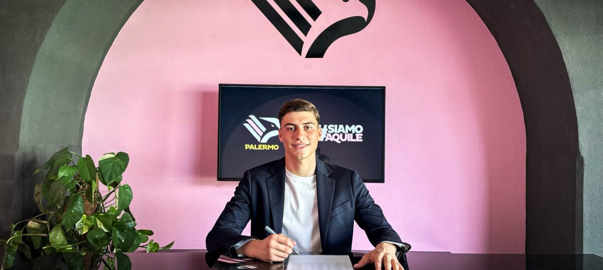 Manfredi Nespola firma il suo primo contratto da professionista con il Palermo FC: un nuovo talento si unisce alla famiglia rosanero!