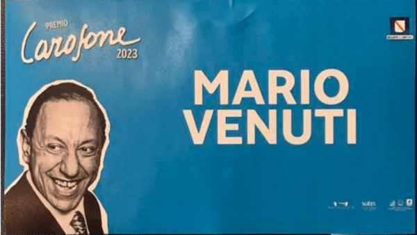 Mario Venuti riceve il Premio Carosone 2023 per il brano Napoli-Bahia