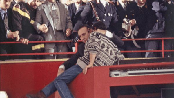 Pippo Baudo a Sanremo 1995: eroe (tra le polemiche) sventando un (presunto) tentato suicidio