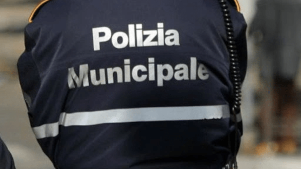 Piazza Stesicoro presa d'assalto dalla Polizia Municipale: raffica di verbali in soli 3 giorni di attività