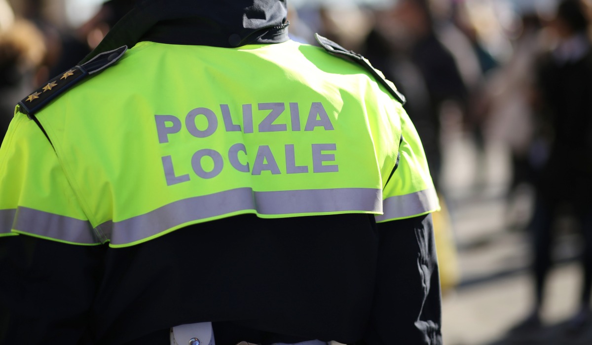 Polizia di Catania arresta due ragazzi: tentano di partire con documenti falsi all&#8217;aeroporto