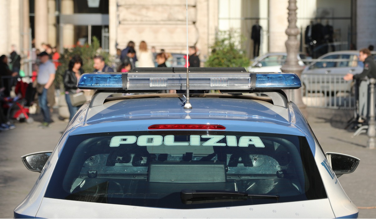 Polizia di Catania: Due persone deferite per furto aggravato con il recupero degli oggetti rubati