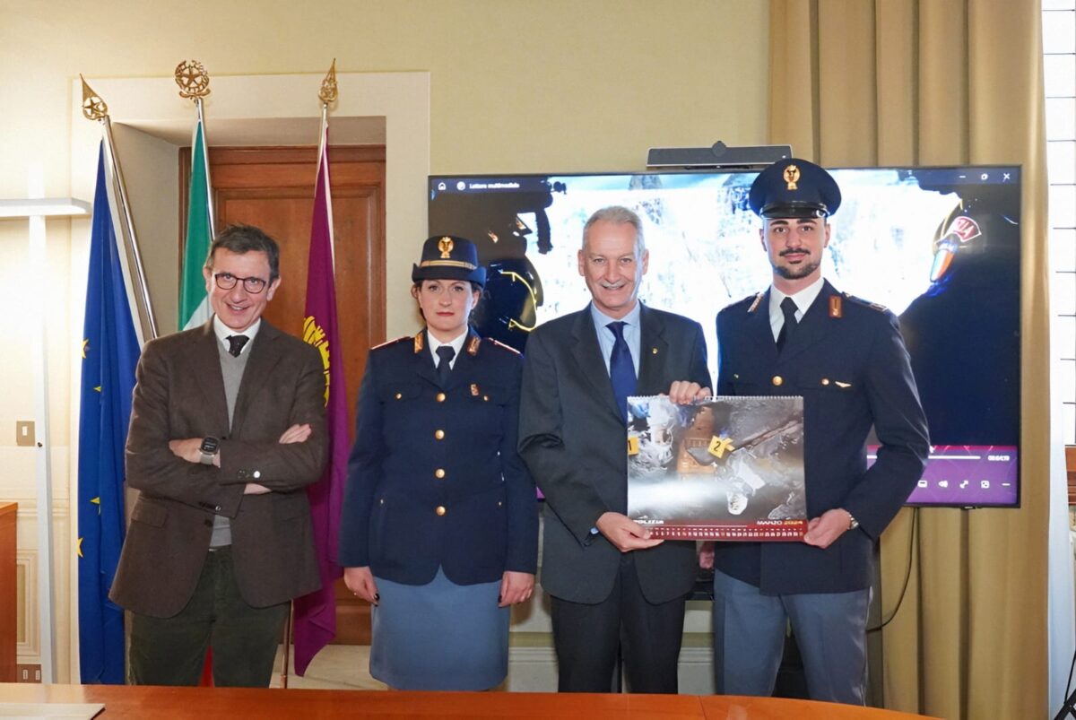 Presentazione Calendario 2024 della Polizia di Stato a Firenze con gli scatti di Massimo Sestini
