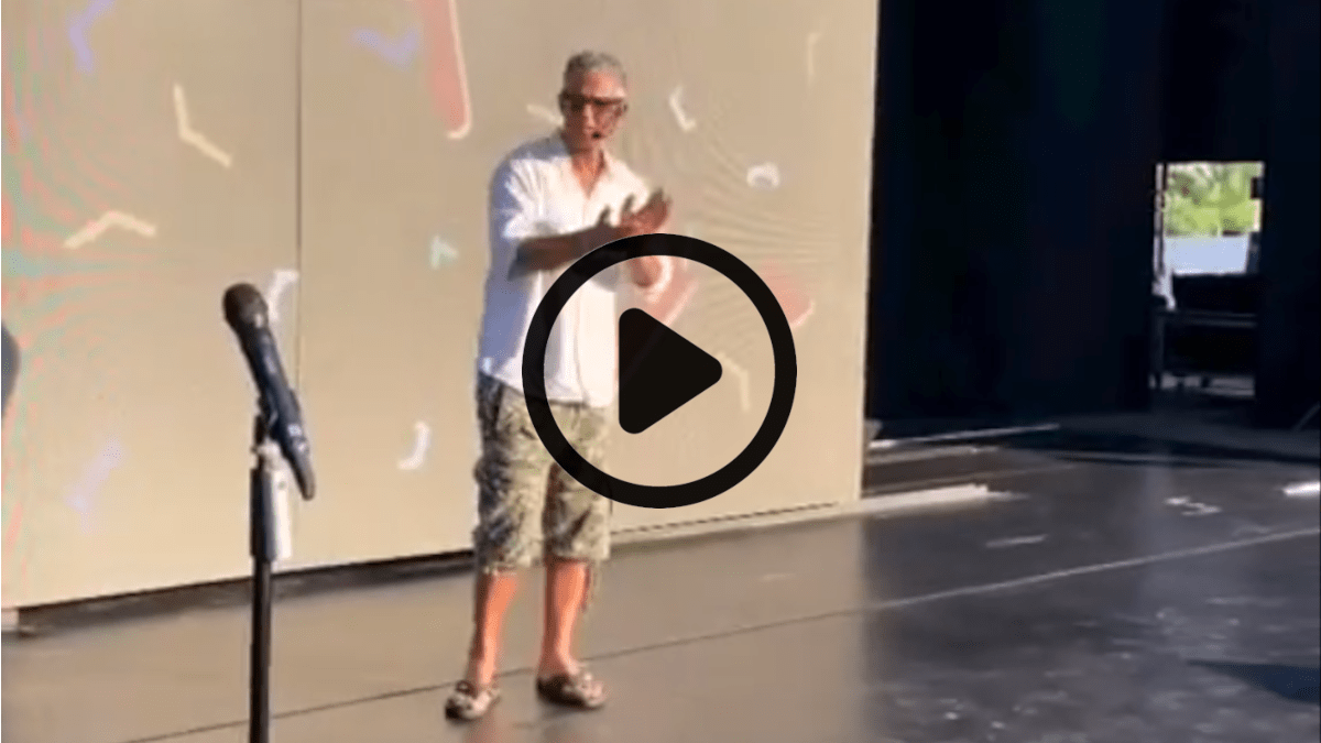 Fiorello sul palco ricorda e omaggia Brigantony con una personale dedica (VIDEO)