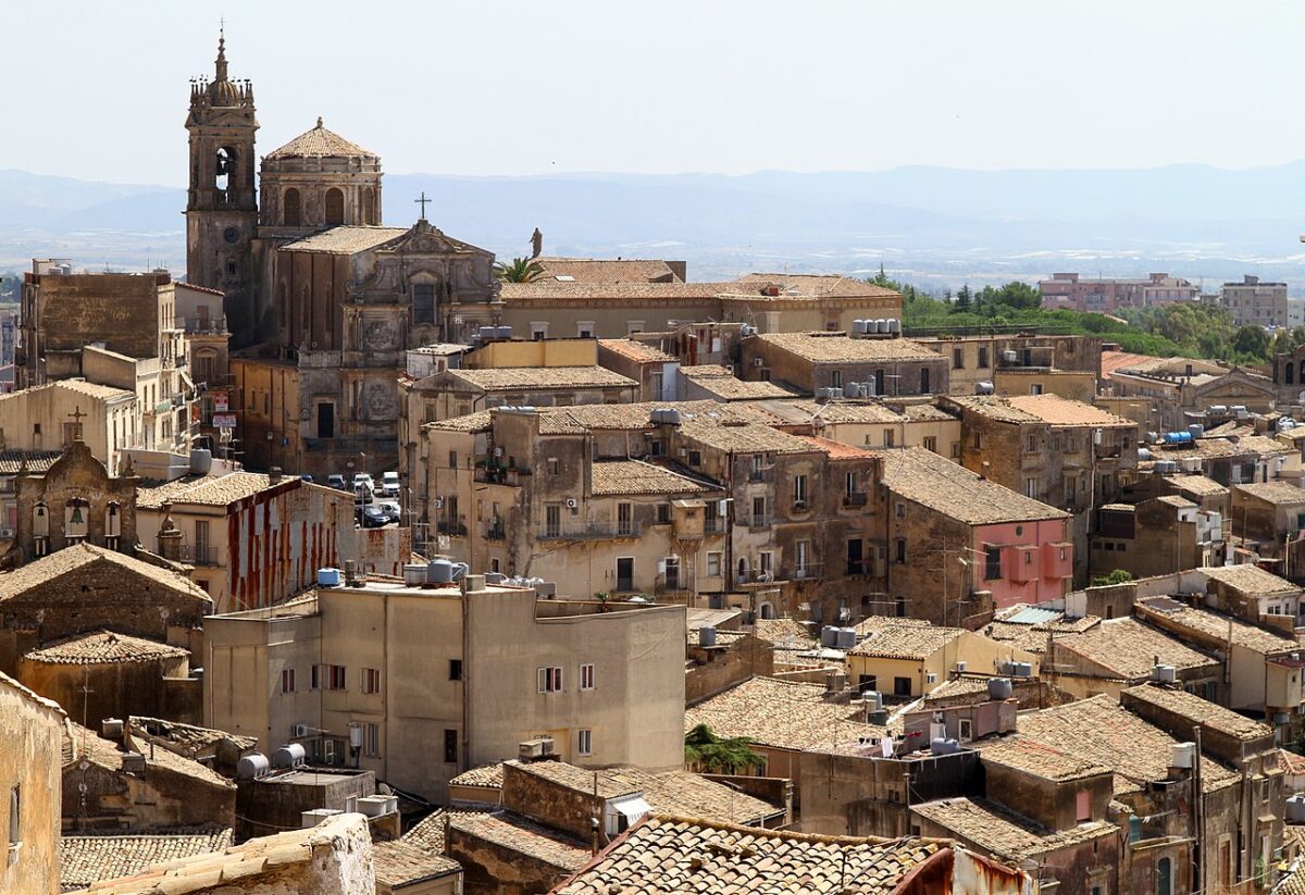 Incontri culturali a Caltagirone: Alessia Piperno racconta la sua terribile detenzione in Iran