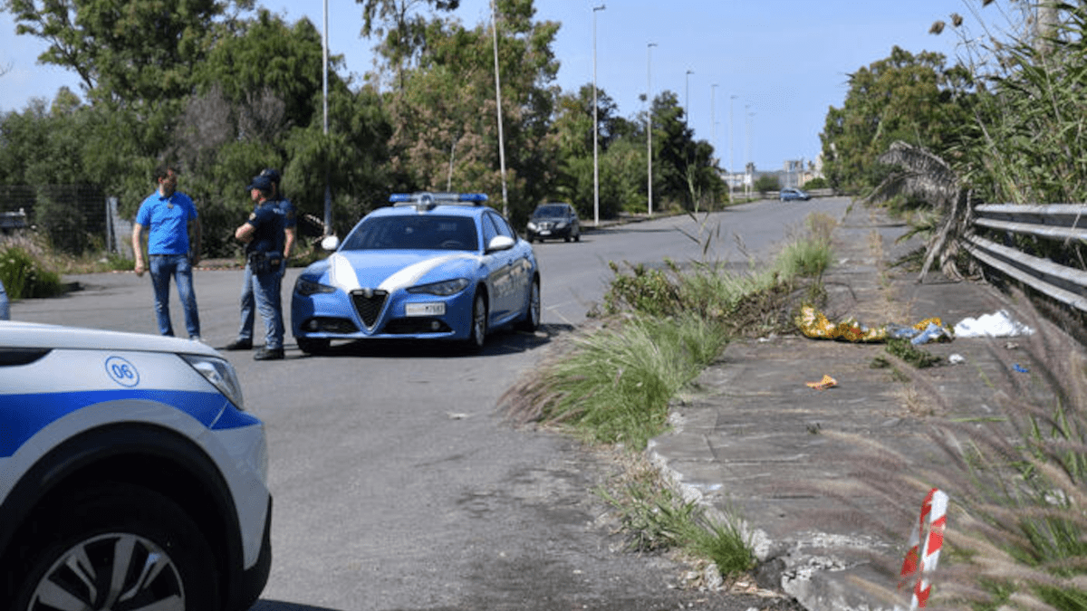 Uomo Omicidio Moglie Amica Auto Catania Polizia