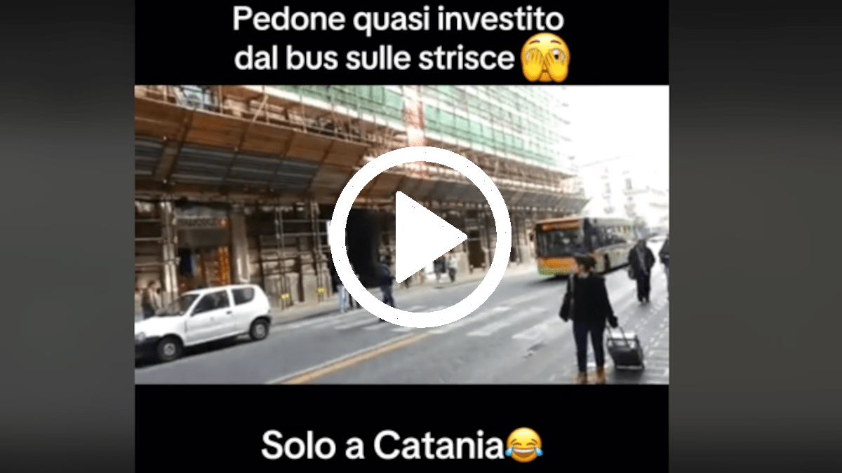 Catania Far West: sfida sulle strisce pedonali tra autobus e pedone. Il video del “quasi” investimento