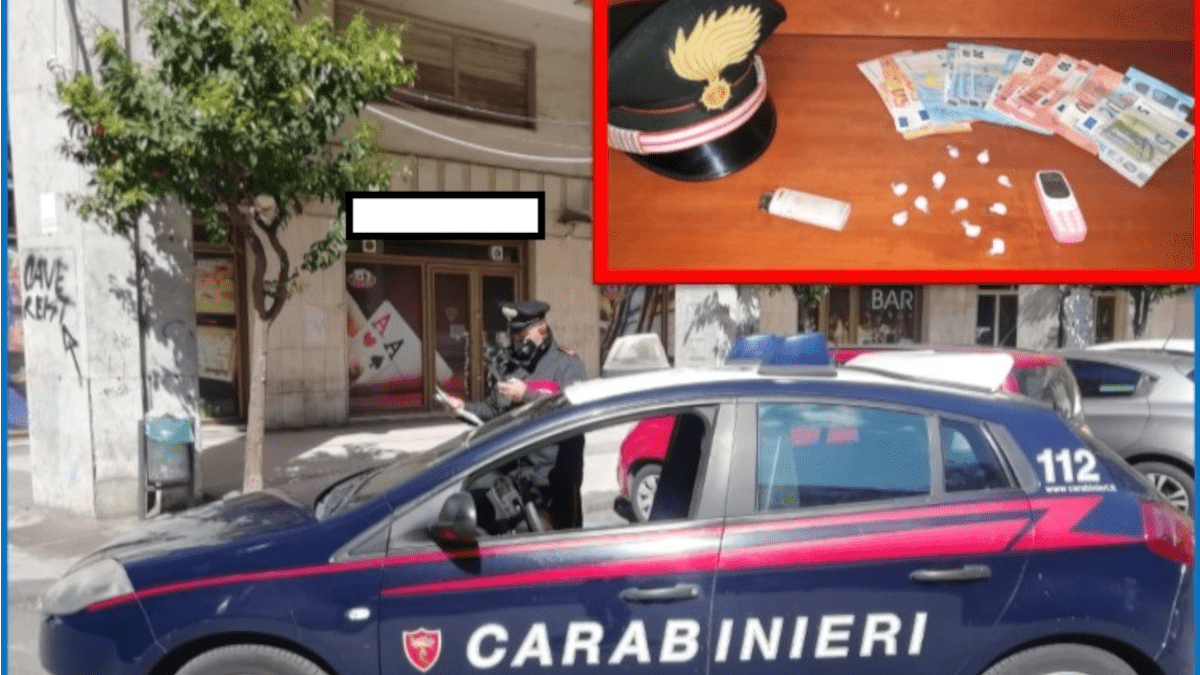 Acireale: due fratelli sorpresi a vendere cocaina in piazza Europa