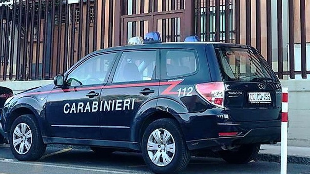 Biancavilla, 56enne aggredisce Carabinieri con calci e pugni: ecco perché