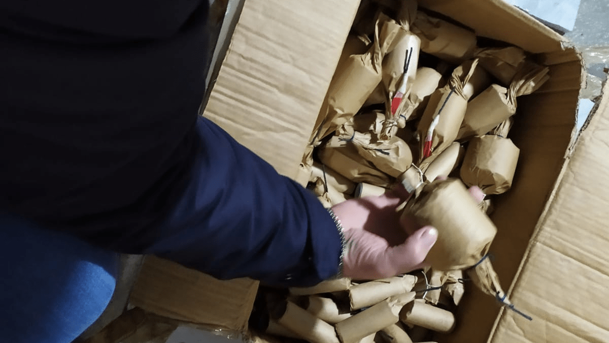 Bombe carte e altro materiale esplodente in garage destinate al mercato illegale