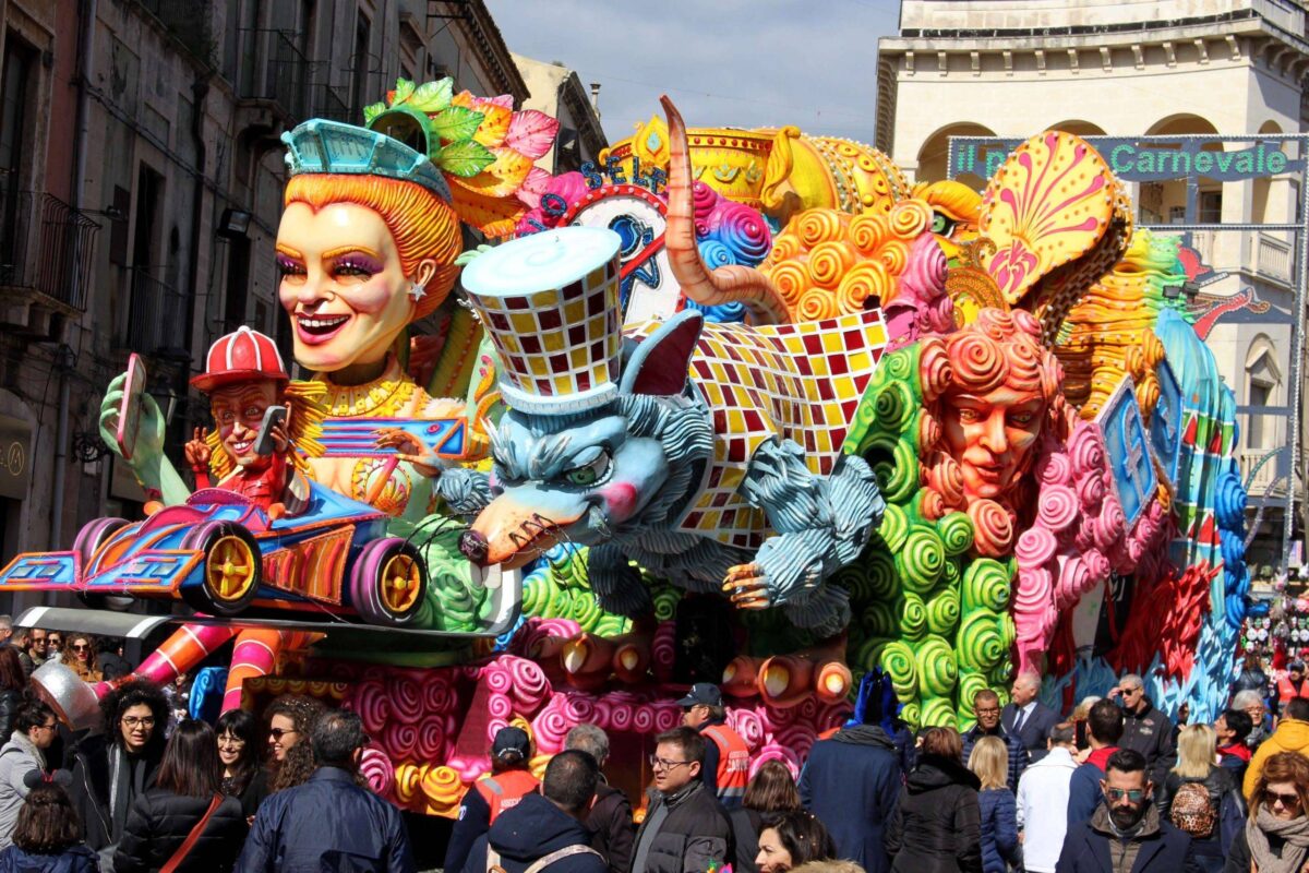 Carnevale di Acireale 2023: programma, ospiti ed eventi