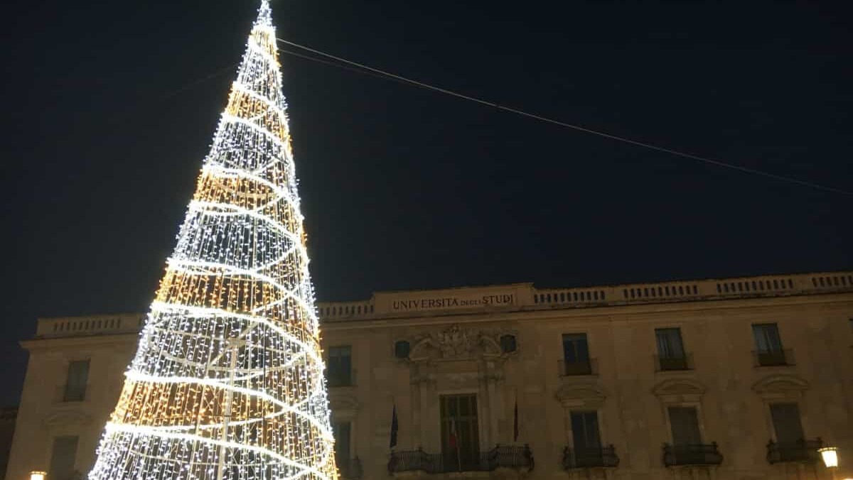 Catania accende il Natale: l'appuntamento di oggi pomeriggio in Piazza Università