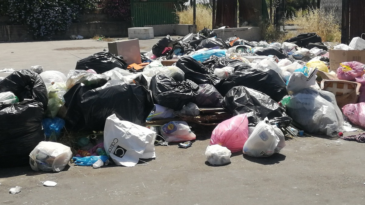 Catania "affoga" nella spazzatura, Cardello: “Fermate questo degrado”