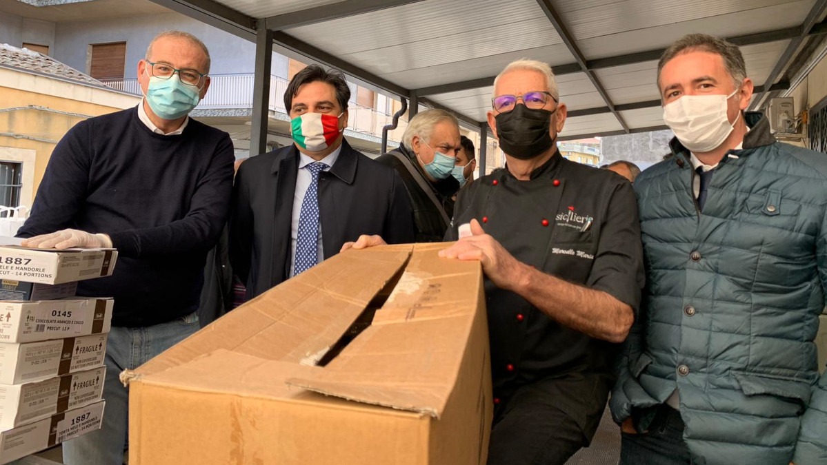 Catania, gli esercenti offrono 1000 pasti caldi alle famiglie bisognose