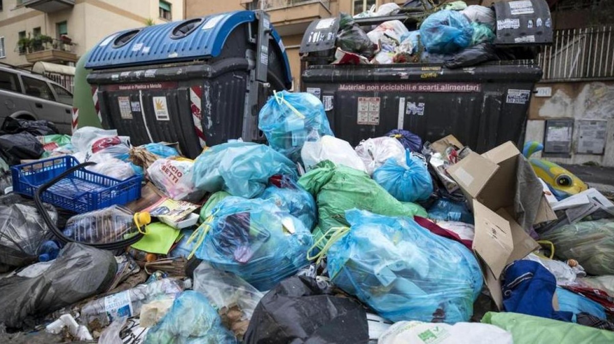 Catania, quarto Municipio invaso da tonnellate di rifiuti: la denuncia del consigliere Ragusa