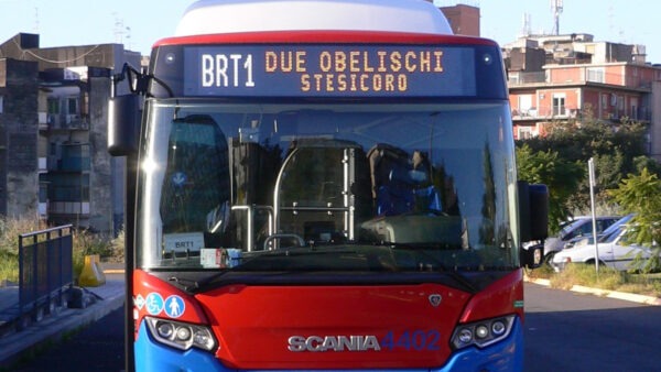 Catania, sale sul bus pur sapendo di essere positiva al Covid