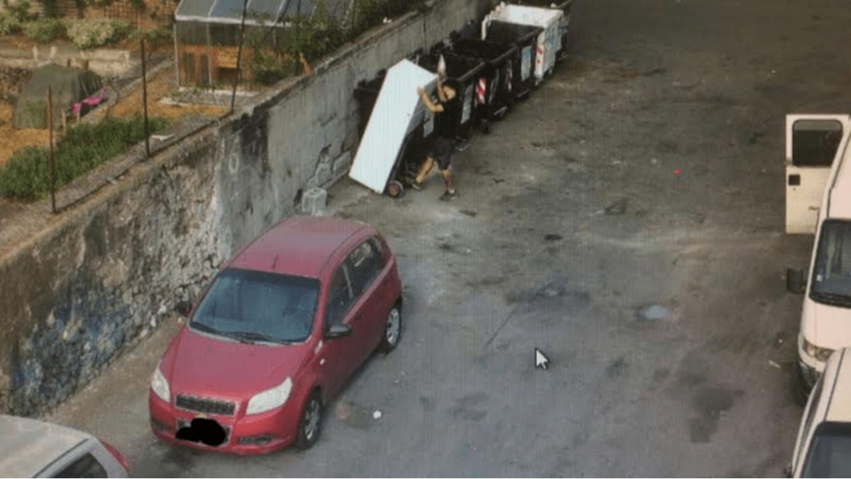 Catania sommersa dai rifiuti ma la videosorveglianza sorprende 500 incivili aggravare la situazione
