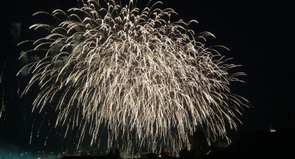 Catania, spara fuochi d'artificio per l'arrivo di un figlio maschio e viene denunciato