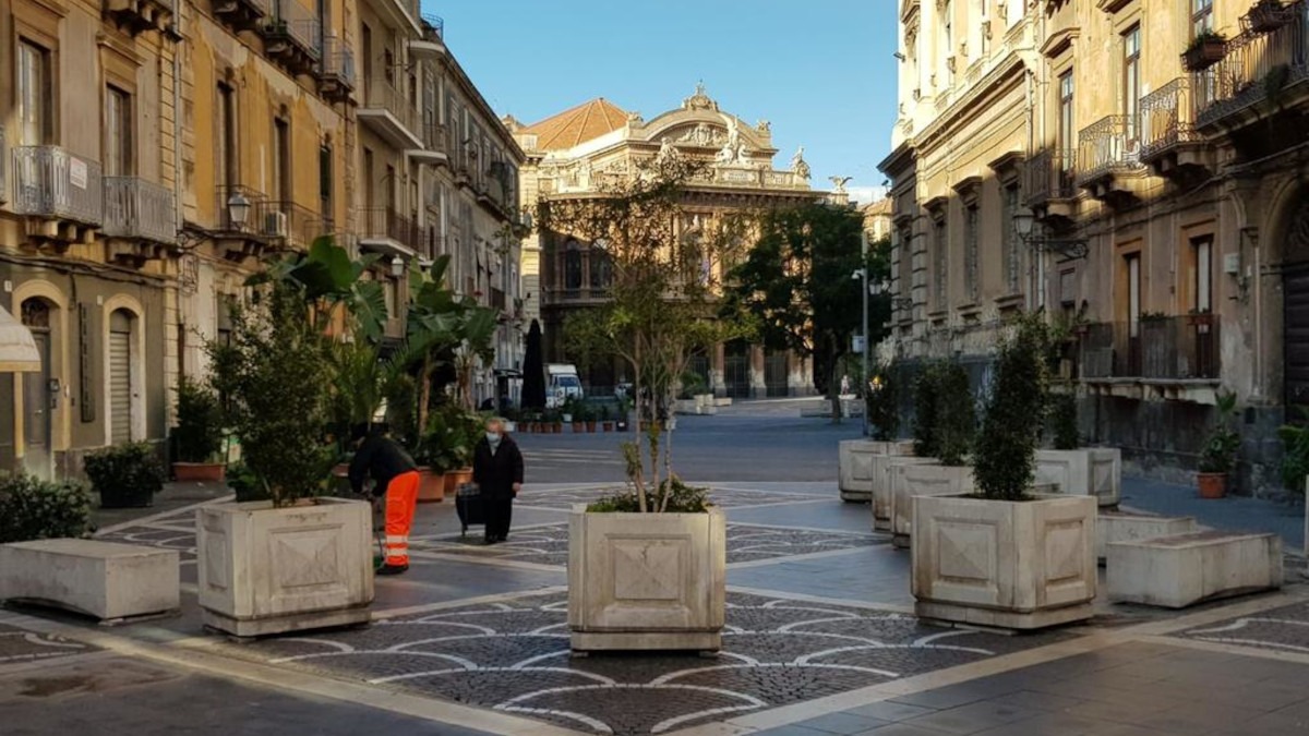 Centro Storico: l'intera area di piazza Piazza Teatro Massimo tramutata in zona pedonale