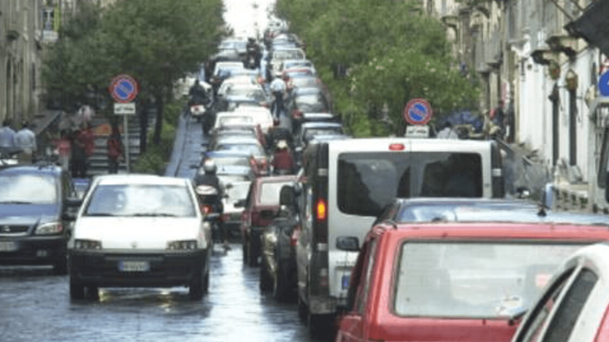 Chiusura al traffico di via Antonino di Sangiuliano: la scelta per evitare la mala movida (I DETTAGLI)