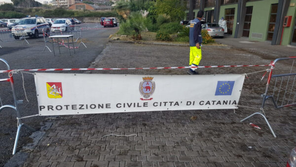 Covid-19, nuovi tamponi per le scuole nell'ex mercato ortofrutticolo di Catania