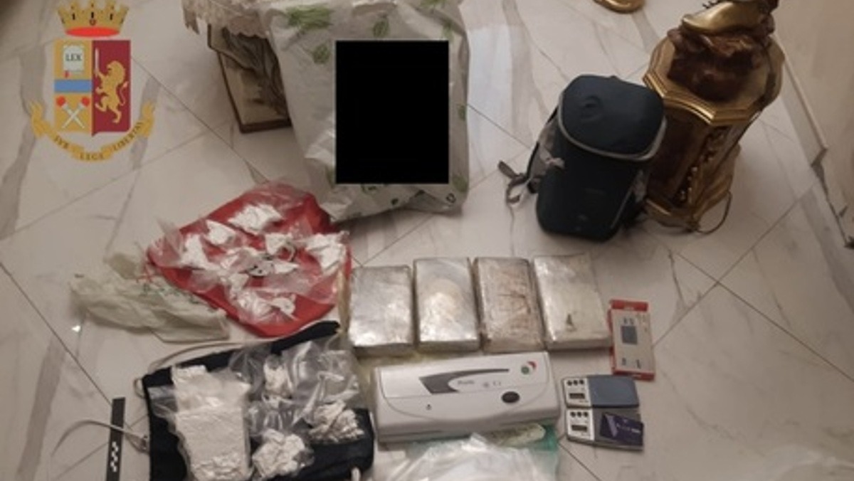Detenevano 6 kg di cocaina e 78mila euro: arrestate due donne a Catania