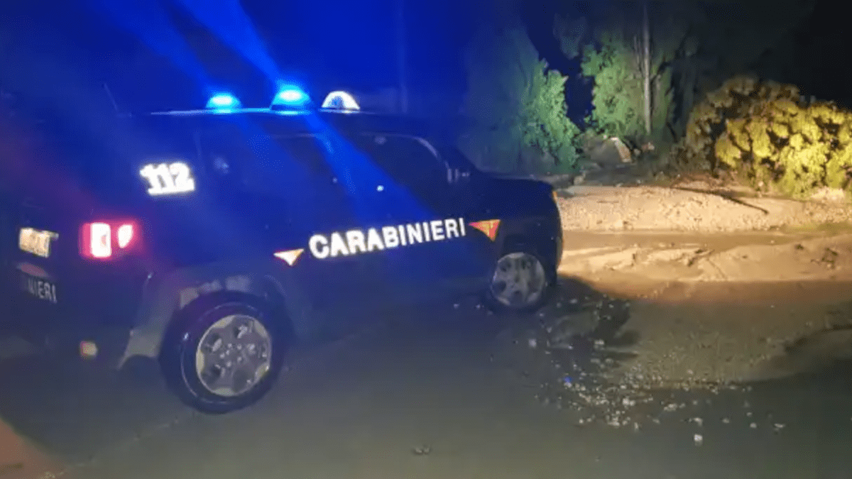Donna uccisa brutalmente nella sua abitazione nel catanese: Carabinieri sul luogo per le indagini