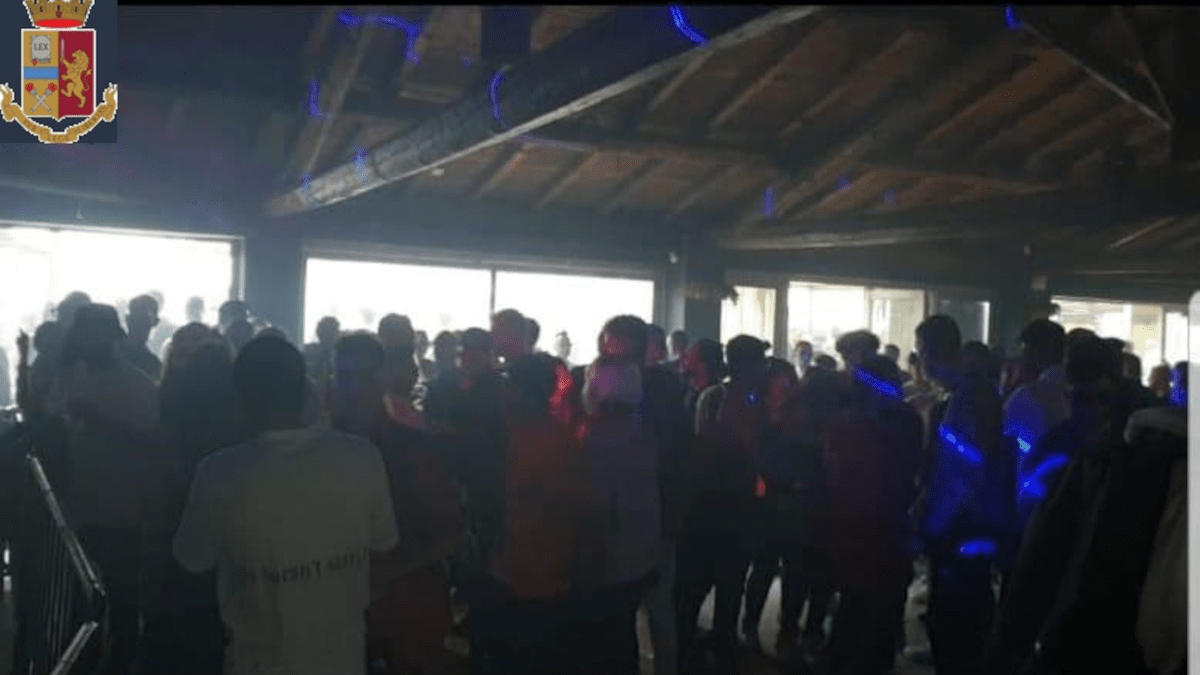 Festa da ballo in struttura balneare: oltre 170 persone senza rispetto delle norme anti Covid (I FATTI)