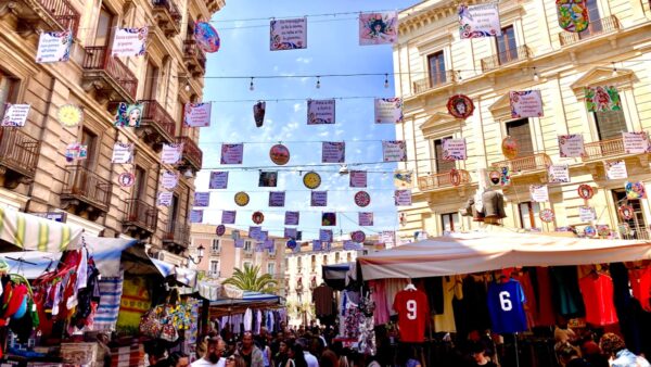 Catania "in fiera", le foto più rappresentative dei mercati catanesi