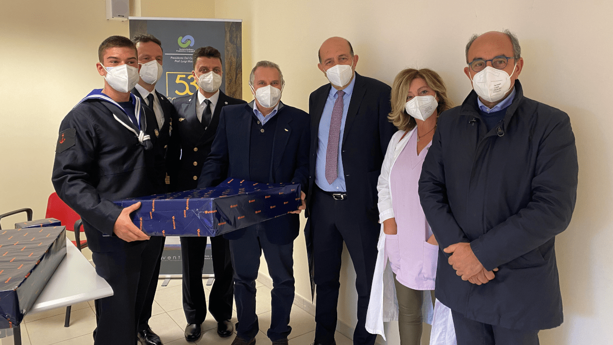 Forze dell’Ordine donano smart TV ai piccoli pazienti del Policlinico di Catania per l’Epifania