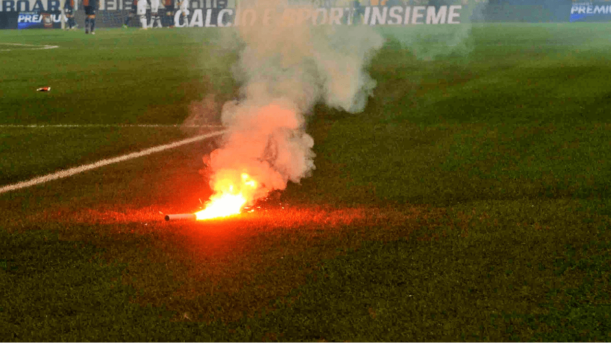 Il Calcio a Catania cambia in positivo ma i tifosi no: Ultras denunciato per lancio fumogeno
