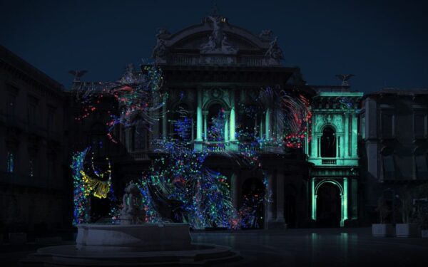 Il Teatro Bellini di Catania trasformato in una bellissima tela, ma non mancano le lamentele