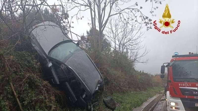 Grave incidente sulla Messina-Catania: auto finisce fuori strada (FOTO)