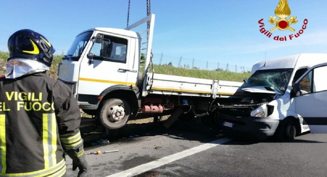 Incidente lungo l’A19: un uomo perde le gambe