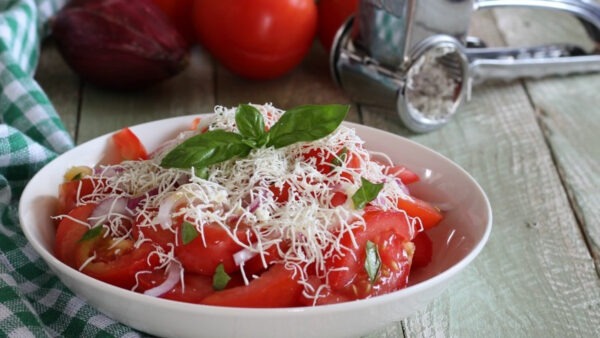 L'insalata della Nonna, il Piatto Tipico Estivo e Non dei Catanesi