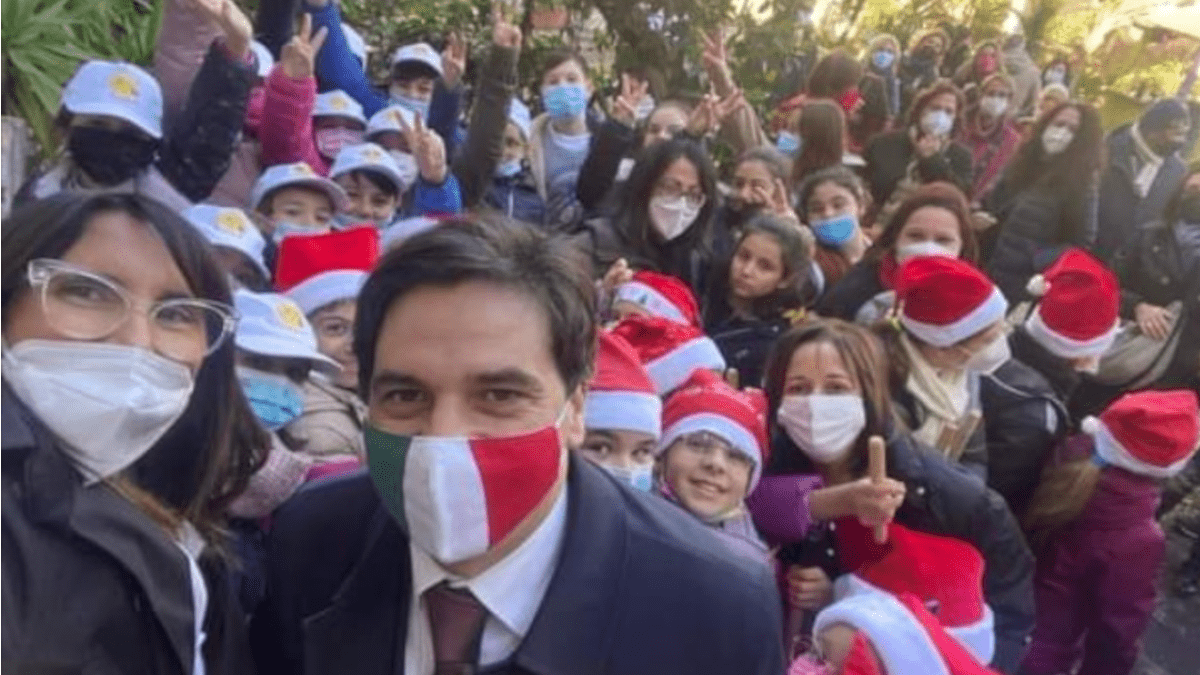 La tradizione delle antiche “cone” catanesi ha aperto il Natale delle scuole