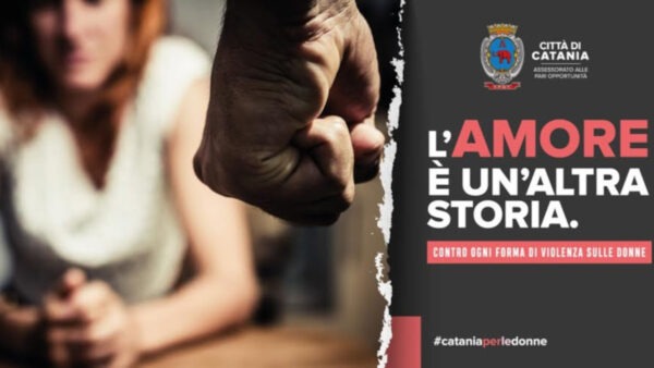 “L’amore è un’altra storia”, i monumenti di Catania si illuminano di rosso contro la violenza sulle donne