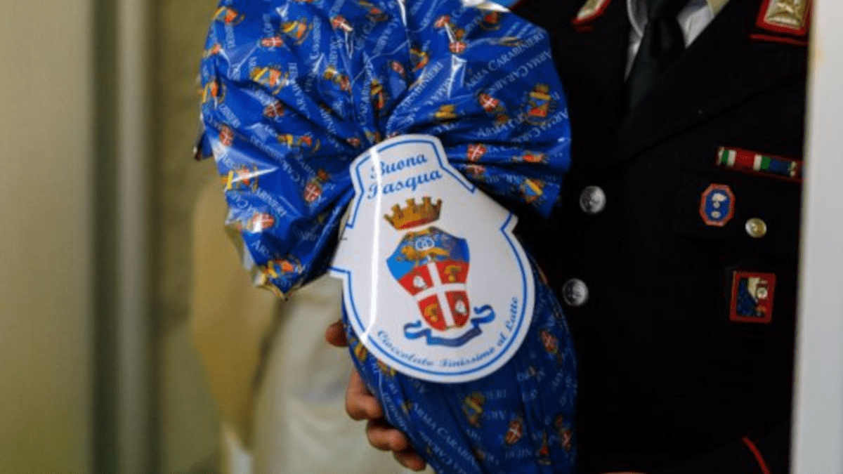 L’Arma dei Carabinieri dona uova pasquali al reparto pediatrico del Policlinico