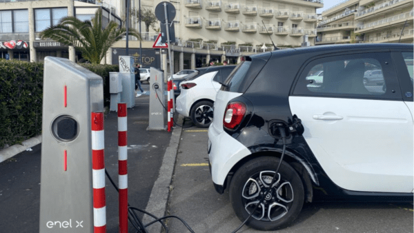 L’autoparco comunale si aggiorno con oltre 150 mezzi elettrici di servizio a emissioni zero