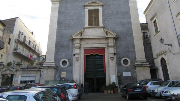 Mobilità, pedonalizzato lo slargo antistante la chiesa di Sant'Agata la Vetere da sempre area di parcheggio