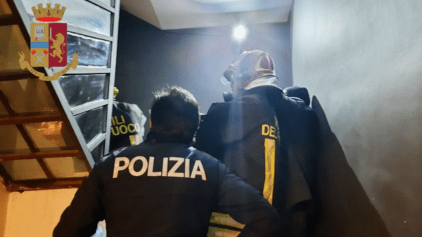 Nell’improvvisa perquisizione emerge l’ennesimo spacciatore catanese: marijuana, cocaina e crack